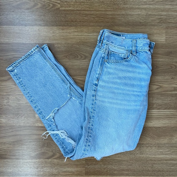 4 Regular American Eagle Mom Jean - Picture 9 of 11